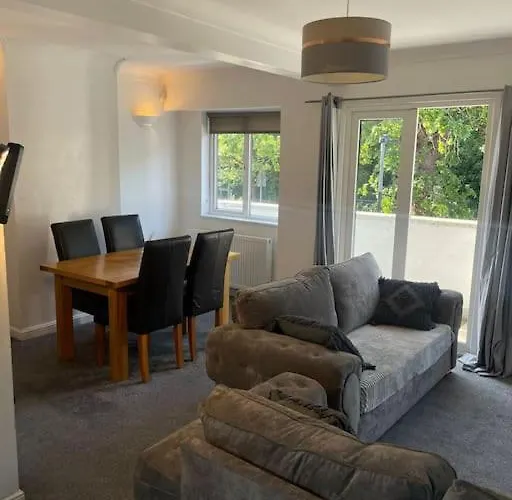 Whole Apartment Near To London