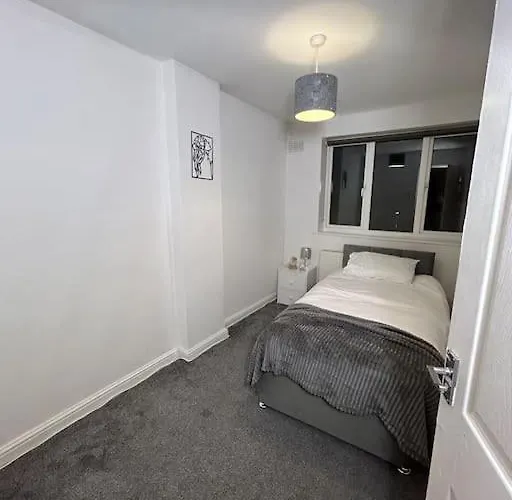 Whole Apartment Near To London