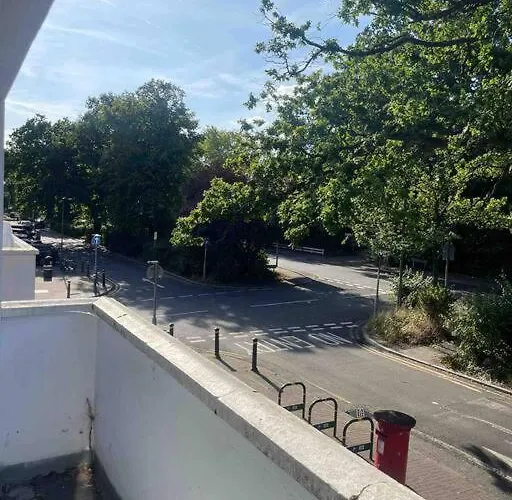 Whole Apartment Near To London