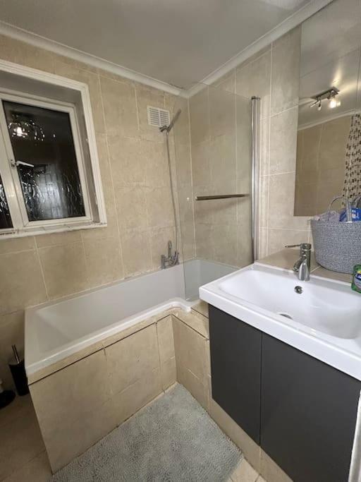 Whole Near To London Apartamento *